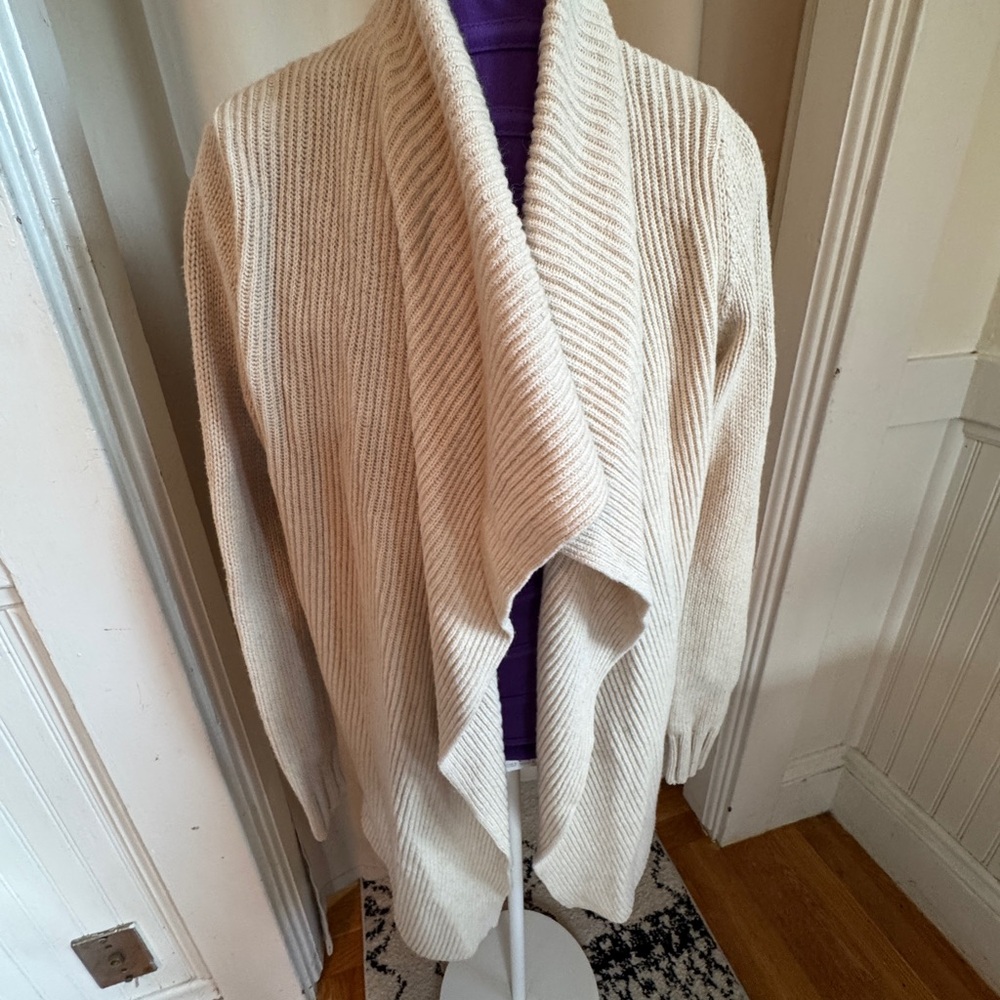 Vince. Cozy Cream Women's wool Sweater